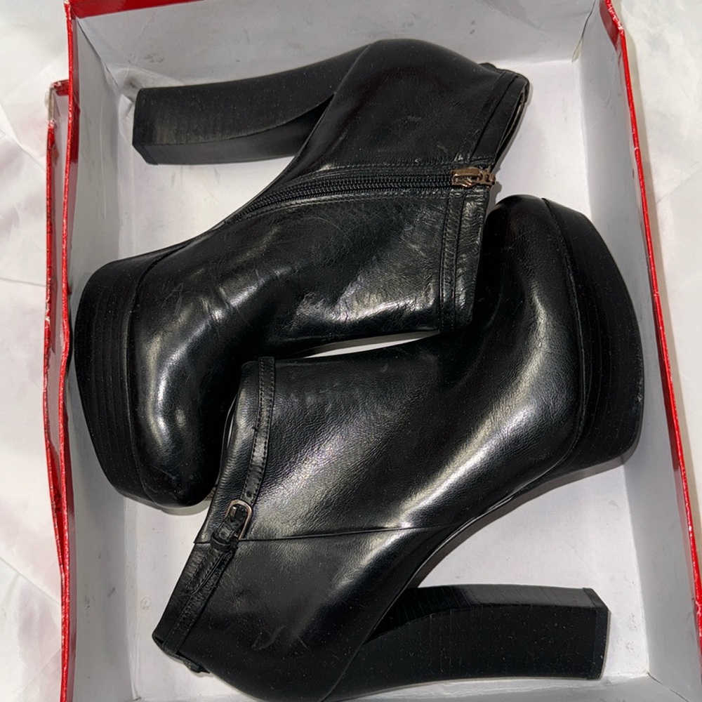 Women’s GUESS block heels